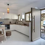 Vila Executive Paros Avra 3 Bedrooms Sea View & Outdoor Jacuzzi