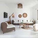 Executive Paros Avra 3 Bedrooms Sea View & Outdoor Jacuzzi Vila Ambelas