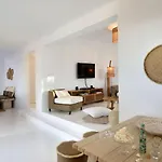 Executive Paros Avra 3 Bedrooms Sea View & Outdoor Jacuzzi Vila