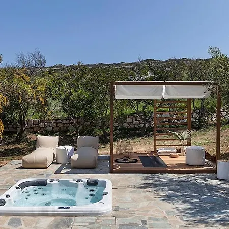 Executive Paros Avra 3 Bedrooms Sea View & Outdoor Jacuzzi Ampelas