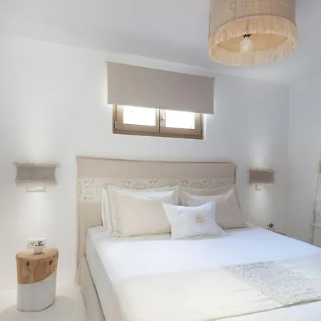 Executive Paros Avra 3 Bedrooms Sea View & Outdoor Jacuzzi Ampelas