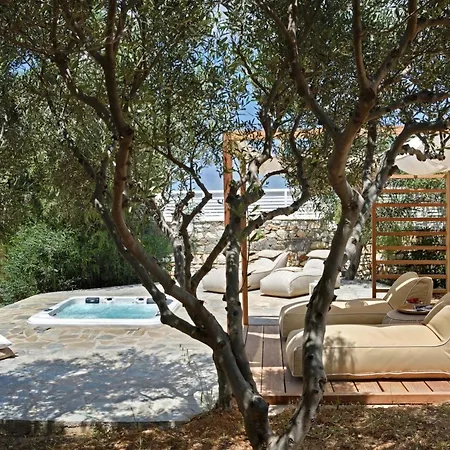 Executive Paros Avra 3 Bedrooms Sea View & Outdoor Jacuzzi